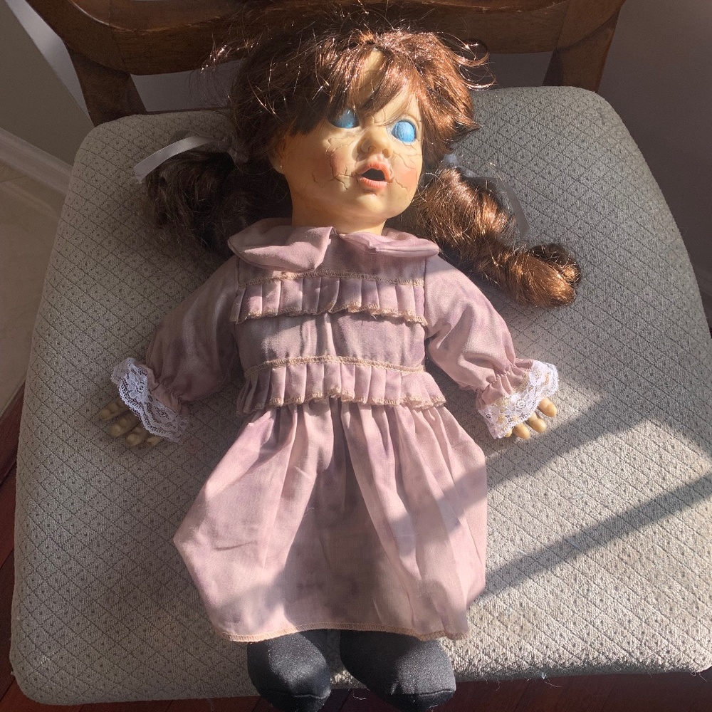 Eerie Emma Spooky Doll Spirit Halloween Voice Animated Talking Creepy Sounds